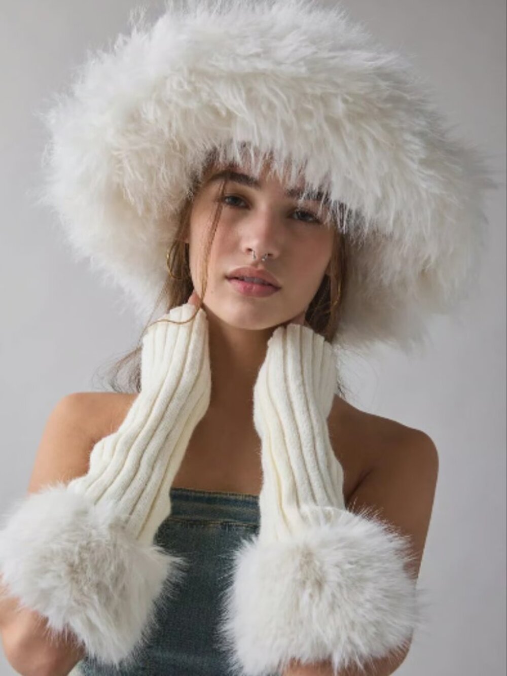 NWT Urban Outfitters Oversized Faux Fur Bucket Hat